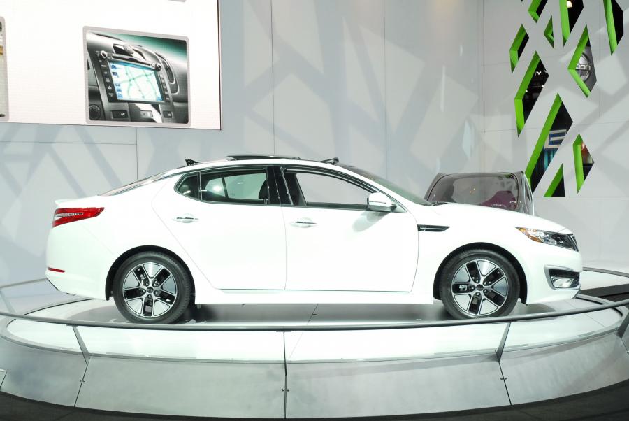 Kia Optima Hybrid 2011 года  (фото 19 из 29)